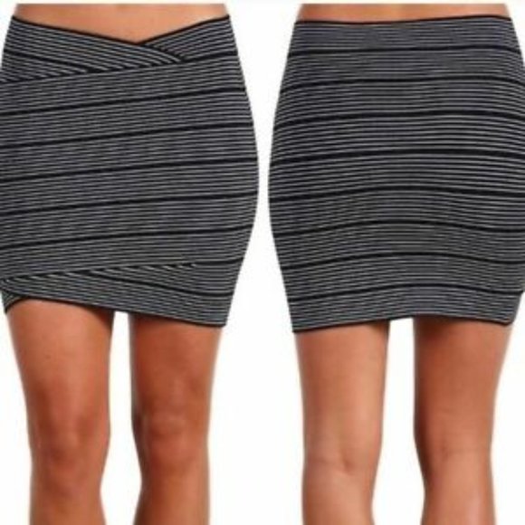 BCBGMaxAzria Alisa Black White Bandage Skirt Mini Striped XS High Rise - Picture 1 of 4